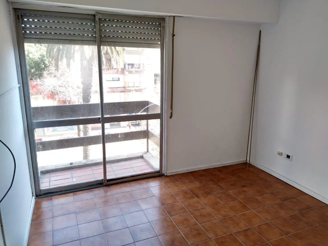 Departamento de escalera en alquiler zona facultad de medicina 2