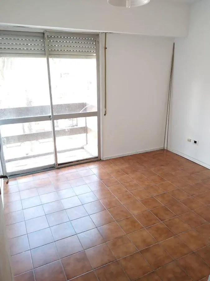 Departamento de escalera en alquiler zona facultad de medicina 1