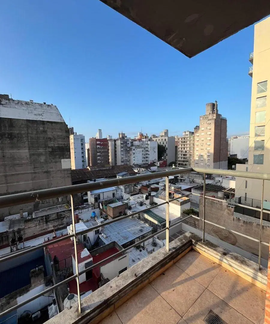 Monoambiente amplio en 3 de febrero y Roca. 4