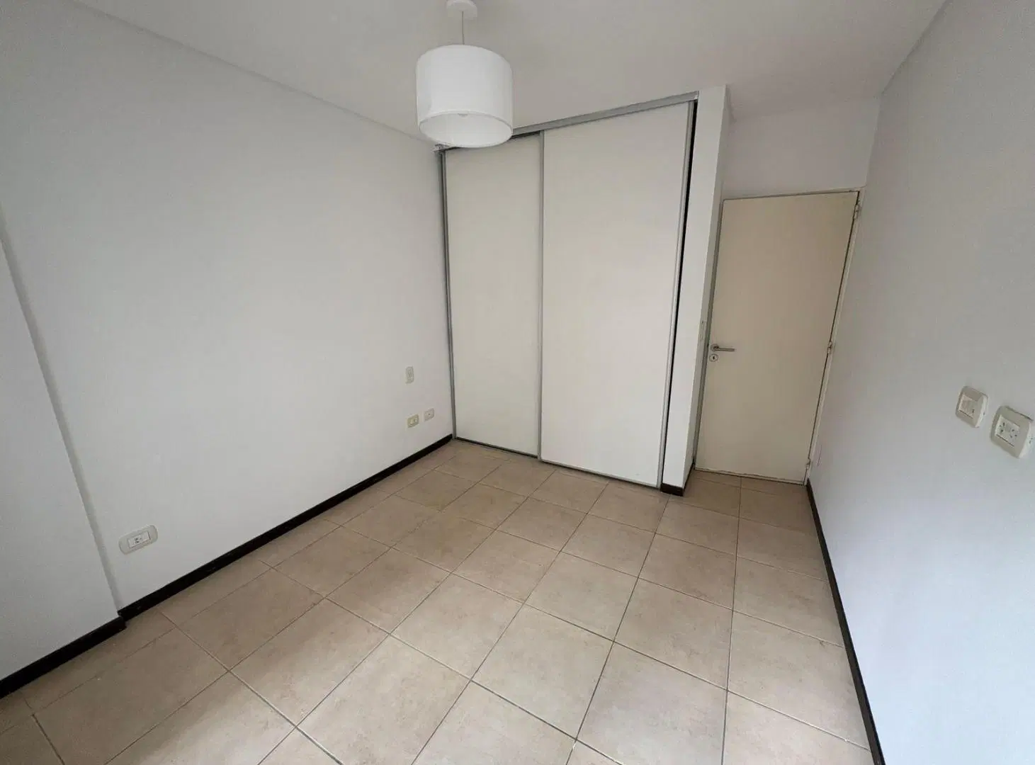 Departamento semipiso en alquiler con dos balcones 4