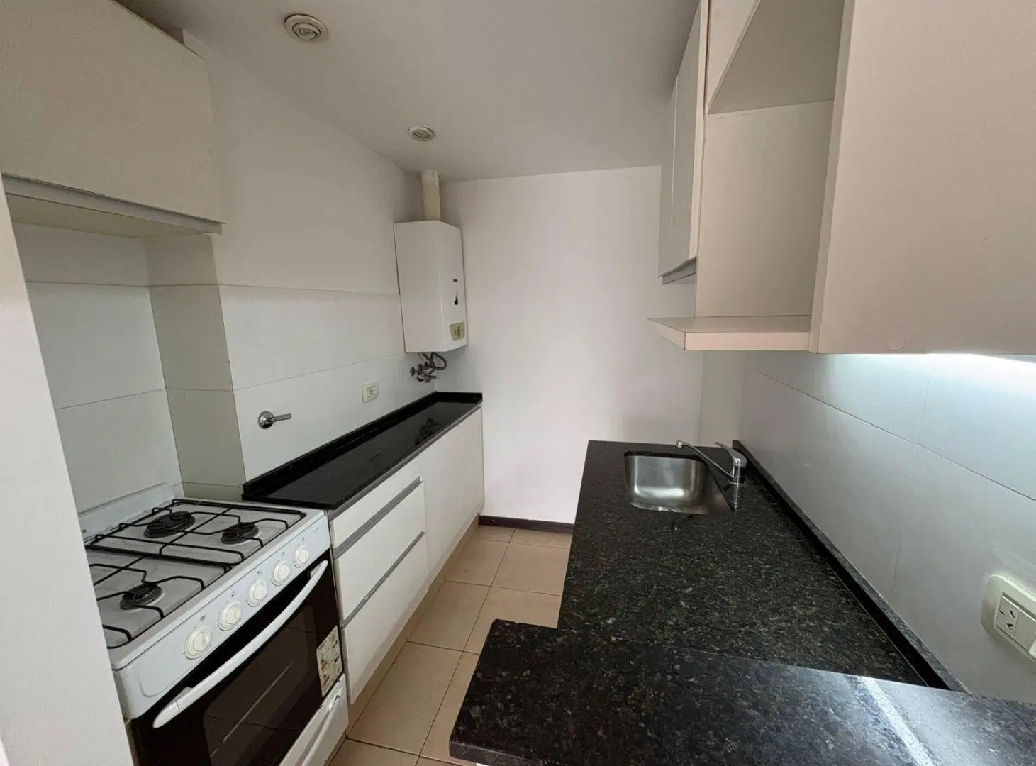Departamento semipiso de 1 dormitorio, en alquiler con dos balcones. 1