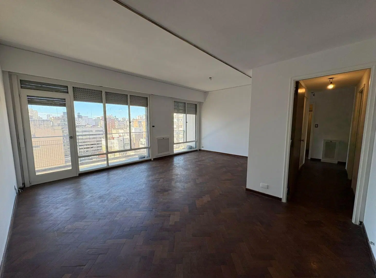 Depto de 2 dormitorios y comodín a metros de peatonal Córdoba - 97m2 totales 2