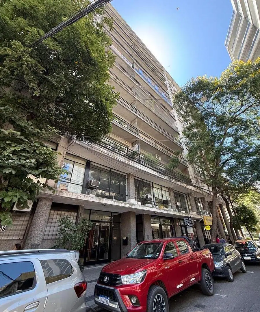 Depto de 2 dormitorios y comodín a metros de peatonal Córdoba - 97m2 totales 5