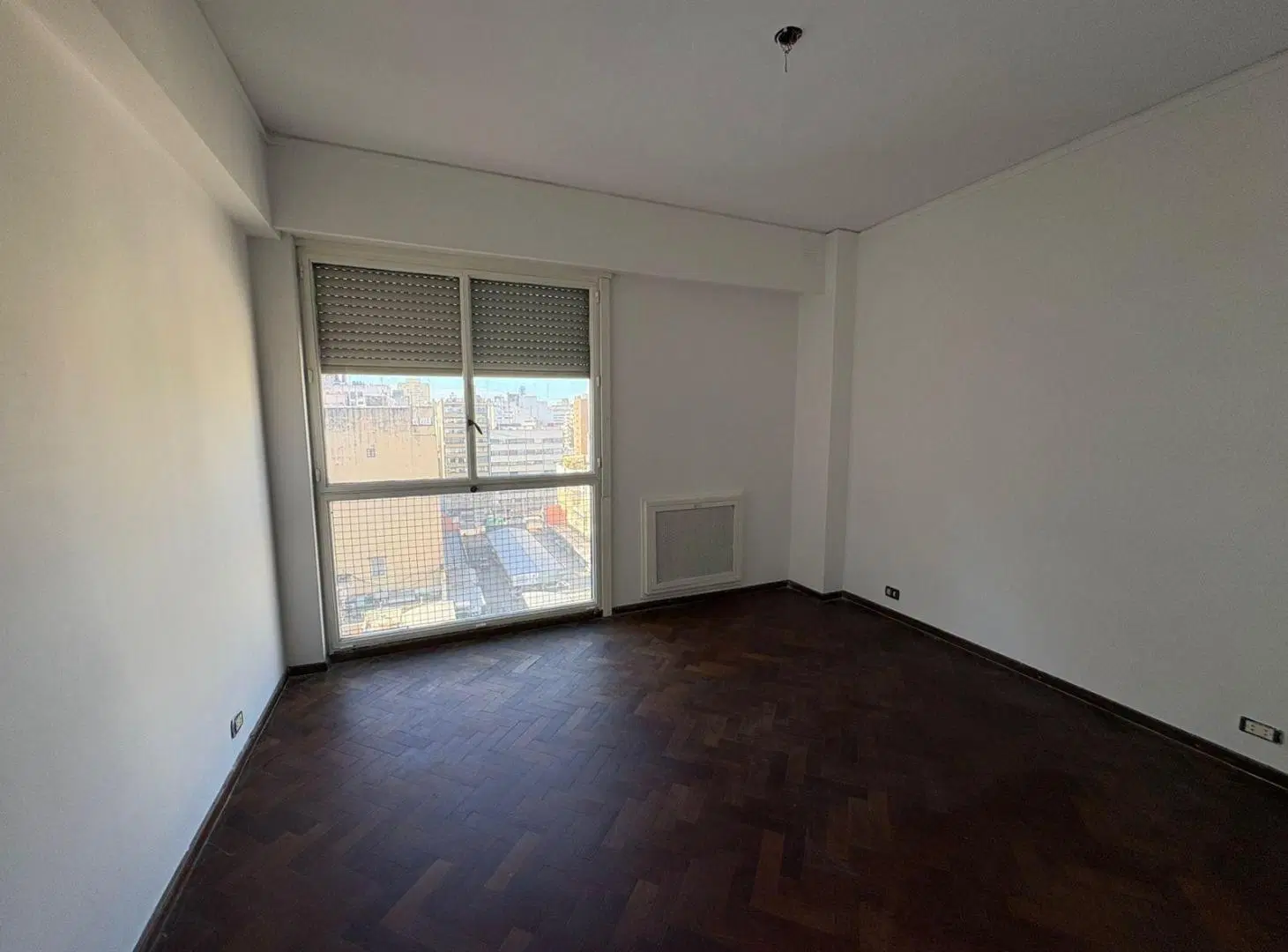 Depto de 2 dormitorios y comodín a metros de peatonal Córdoba - 97m2 totales 4