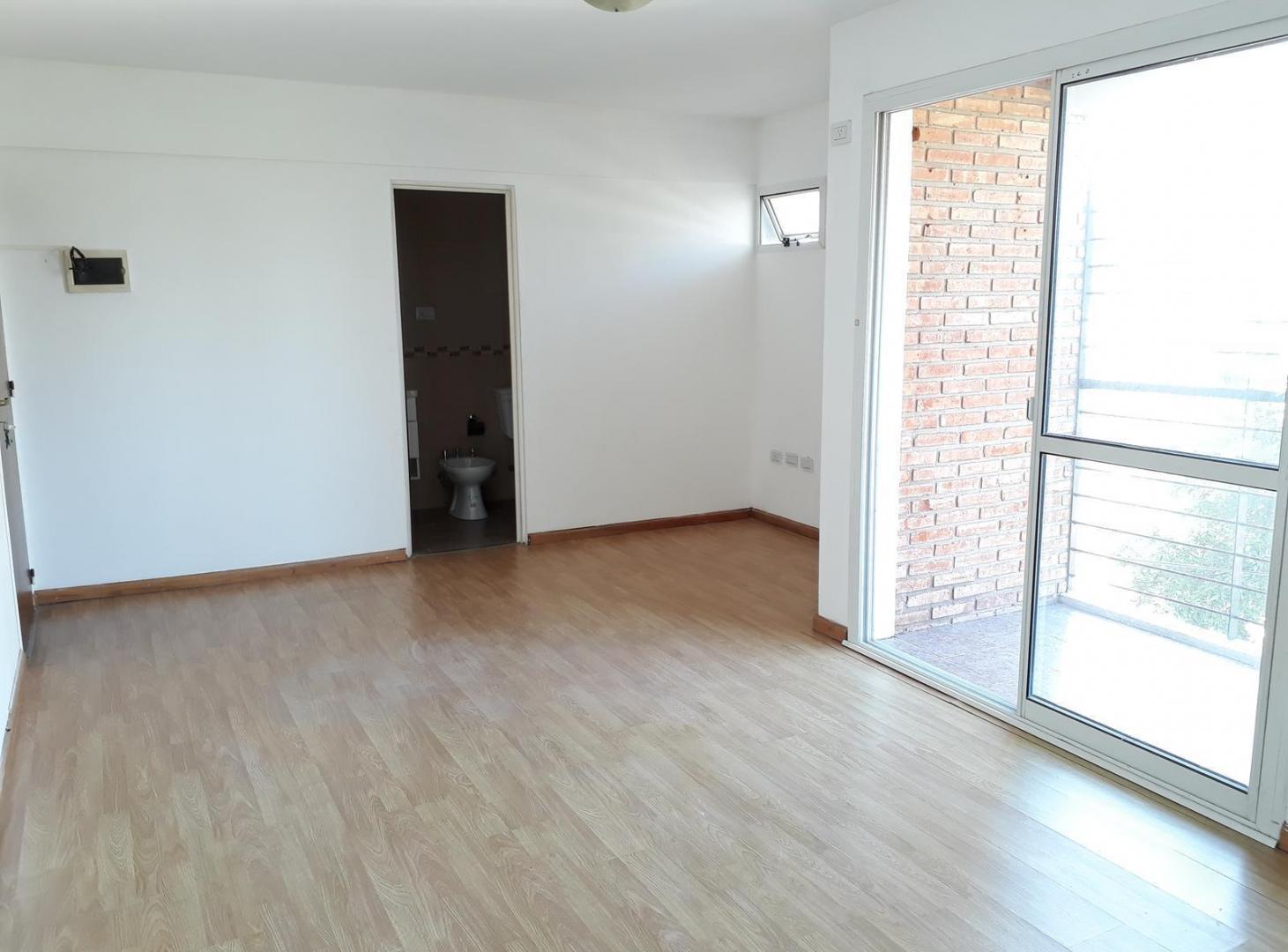 Foto de Alquiler monoambiente amplio - Zona Heca, imagen 3