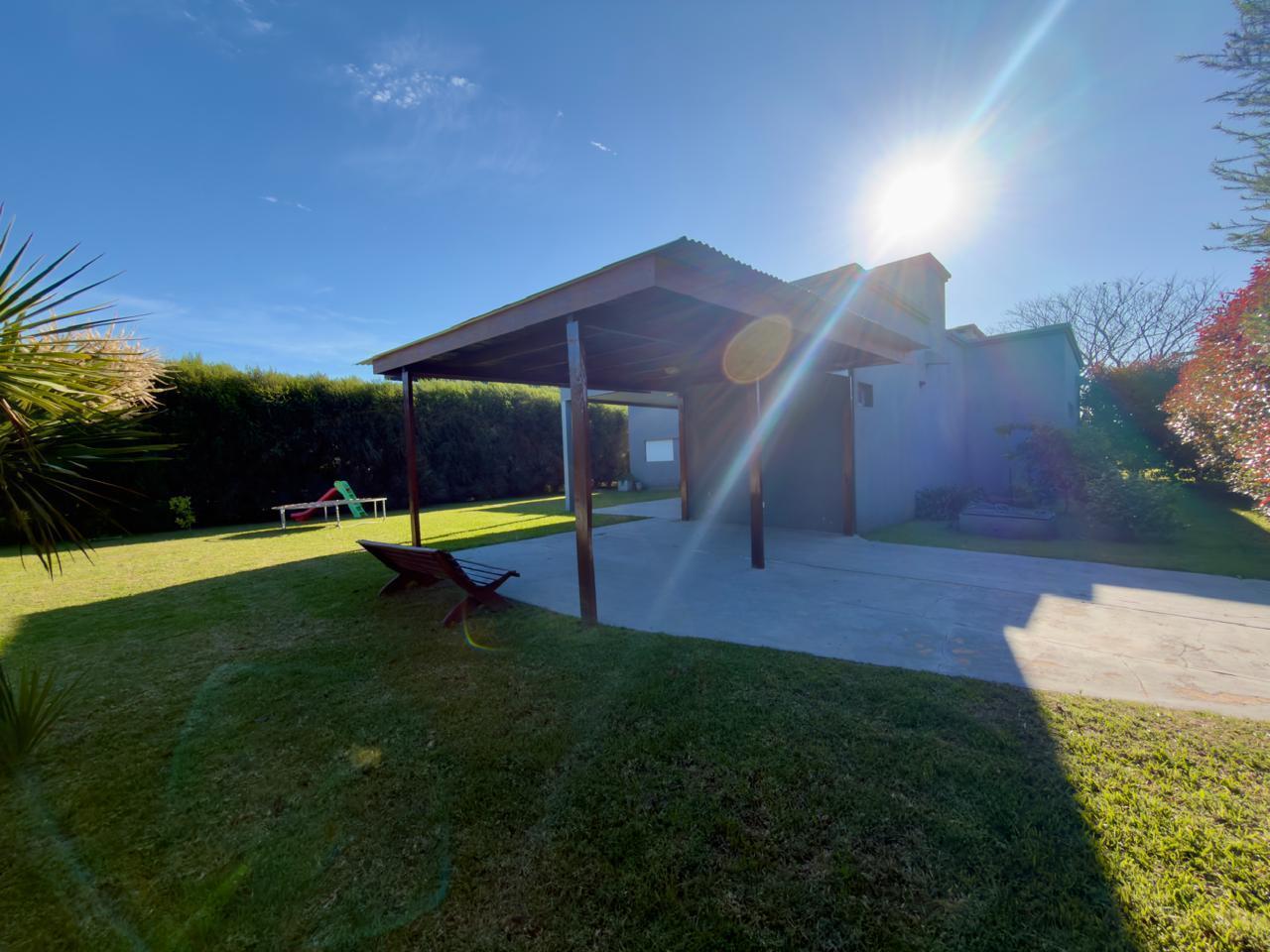 Foto de Venta Casa en Puerto Roldan - 3 dormitorios con vista al lago, imagen 3