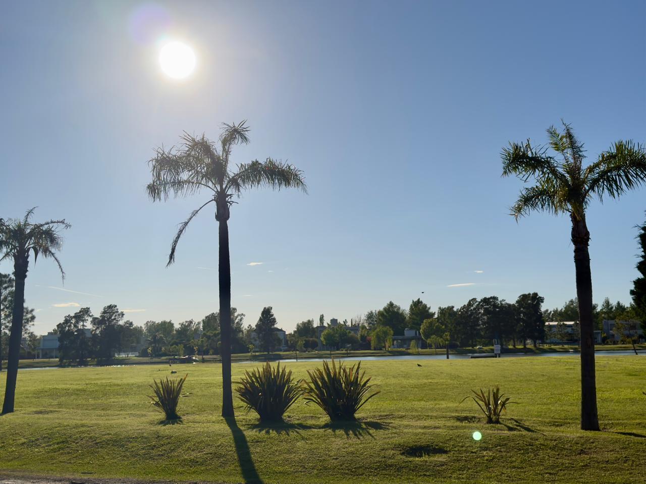 Foto de Venta Casa en Puerto Roldan - 3 dormitorios con vista al lago, imagen 4