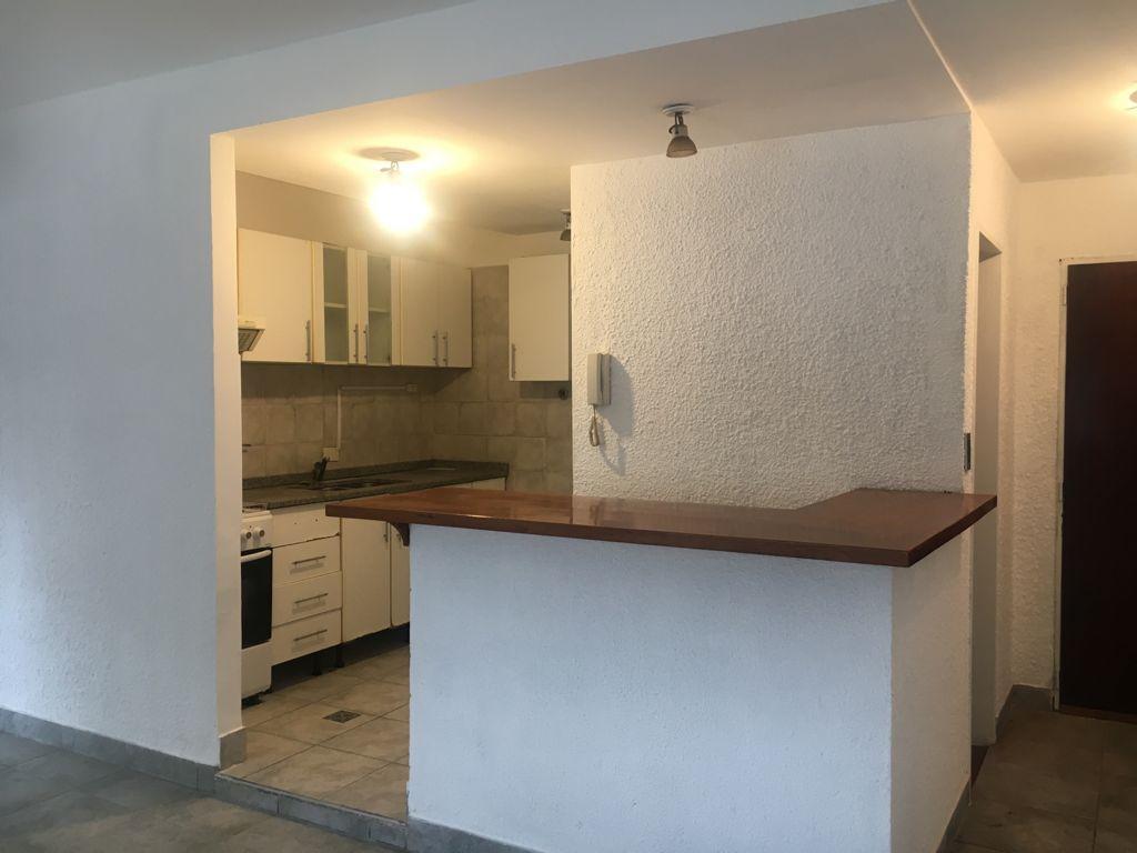 Depto 3 Amb, Frente, 1° X Escalera, Cocina Separada, Baño y Toilette. 5