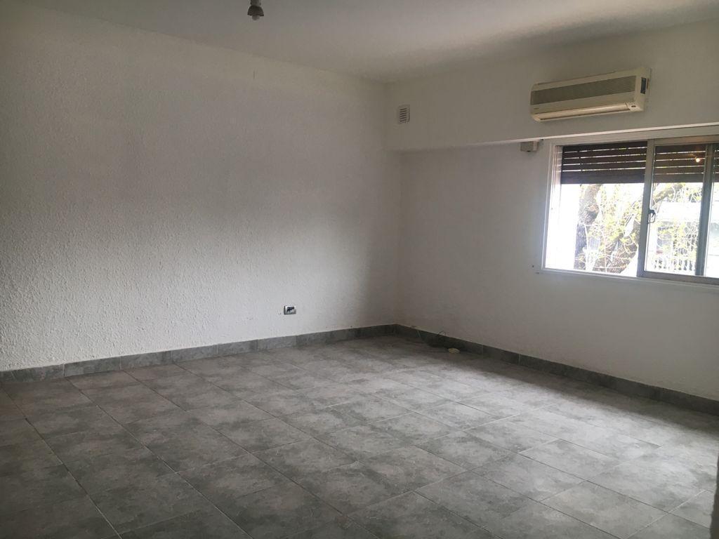 Depto 3 Amb, Frente, 1° X Escalera, Cocina Separada, Baño y Toilette. 1