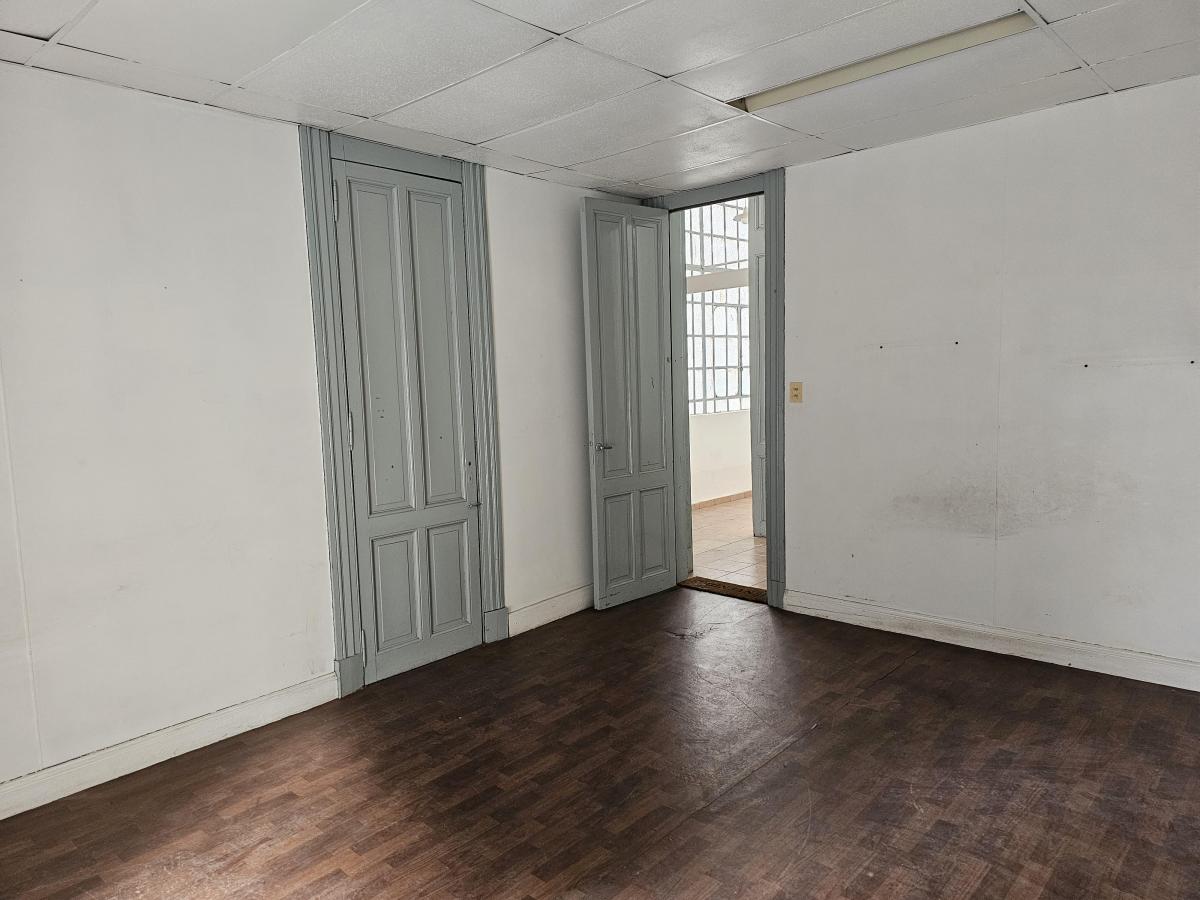 PH Piso Unico con Entrada Indep, 1° Piso X Escalera de 4 Ambientes con Terraza! 4