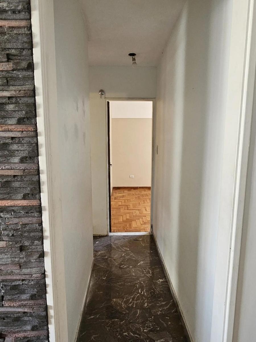 Depto de 3 Ambientes + Dependencias Refaccionado Al Frente con Balcón y 2 Baños! 5