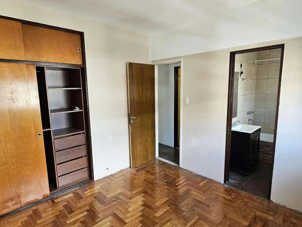 Depto de 3 Ambientes + Dependencias Refaccionado Al Frente con Balcón y 2 Baños! 1