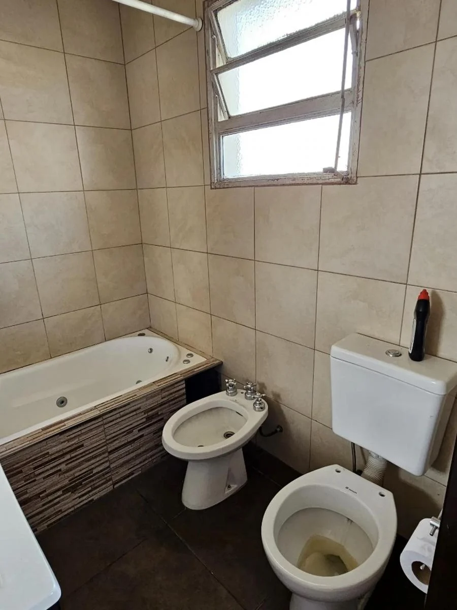 Depto de 3 Ambientes + Dependencias Refaccionado Al Frente con Balcón y 2 Baños! 5