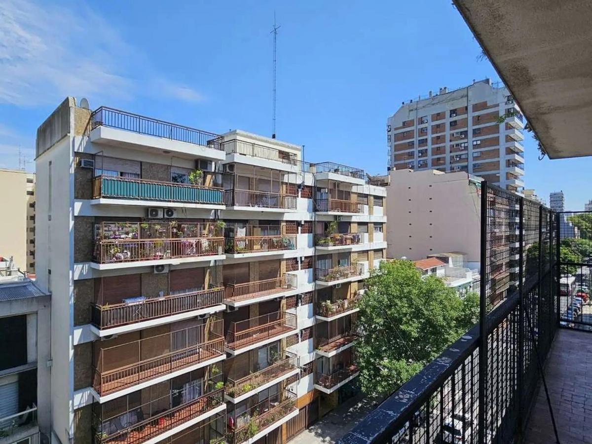 Depto de 3 Ambientes + Dependencias con Balcón Al Frente, 2 Baños y Cochera! 4