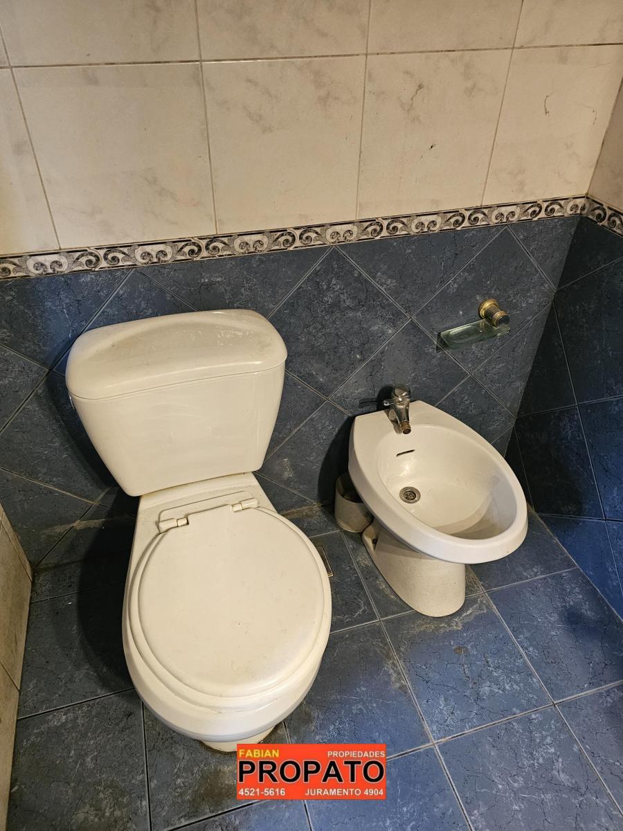 Casa de 6 Ambs con 2 Baños, 2 Cocheras, Jardín y Terraza Sobre Lote Propio! 3