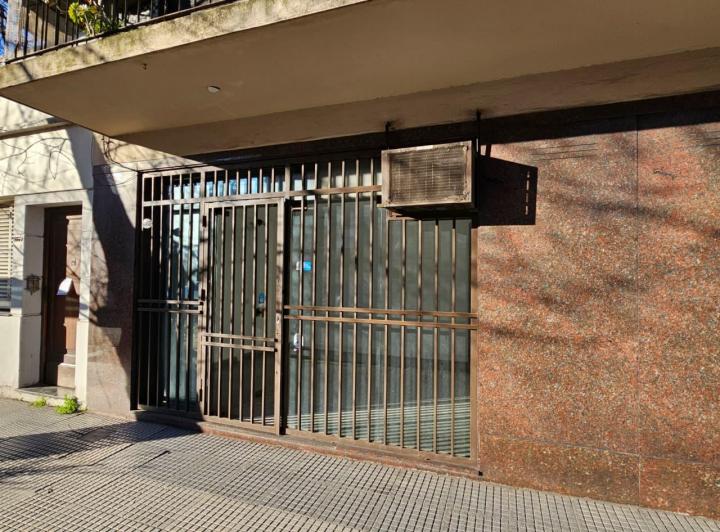 Local sobre av nazca de 40 metros y 4 metros de frente, bajas expensas!! 1