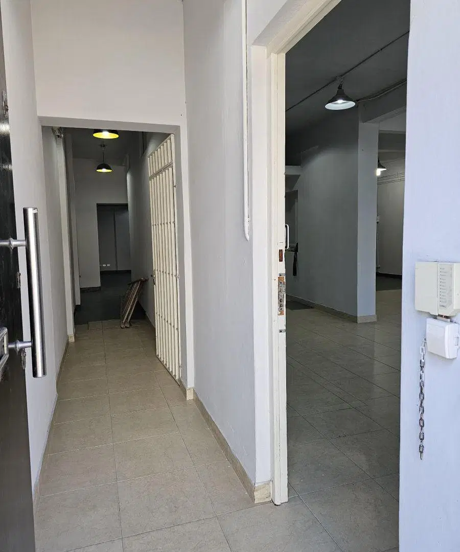 Local con vivienda en 2 plantas sobre lote propio de 8,66 x 20mts, 3 baños, gran terraza!! 1