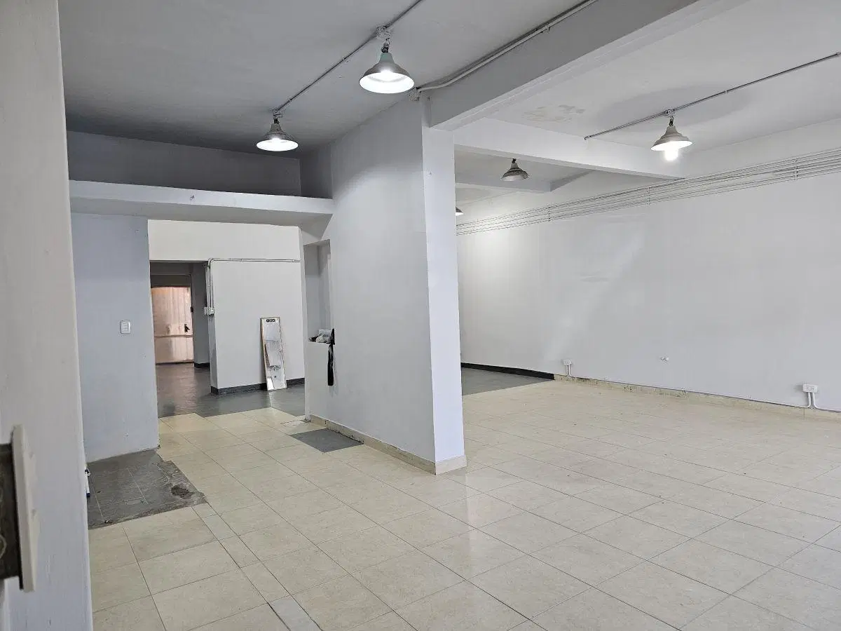Casa en 2 plantas sobre lote propio de 8,66 x 20mts, 3 baños, gran terraza!! 4