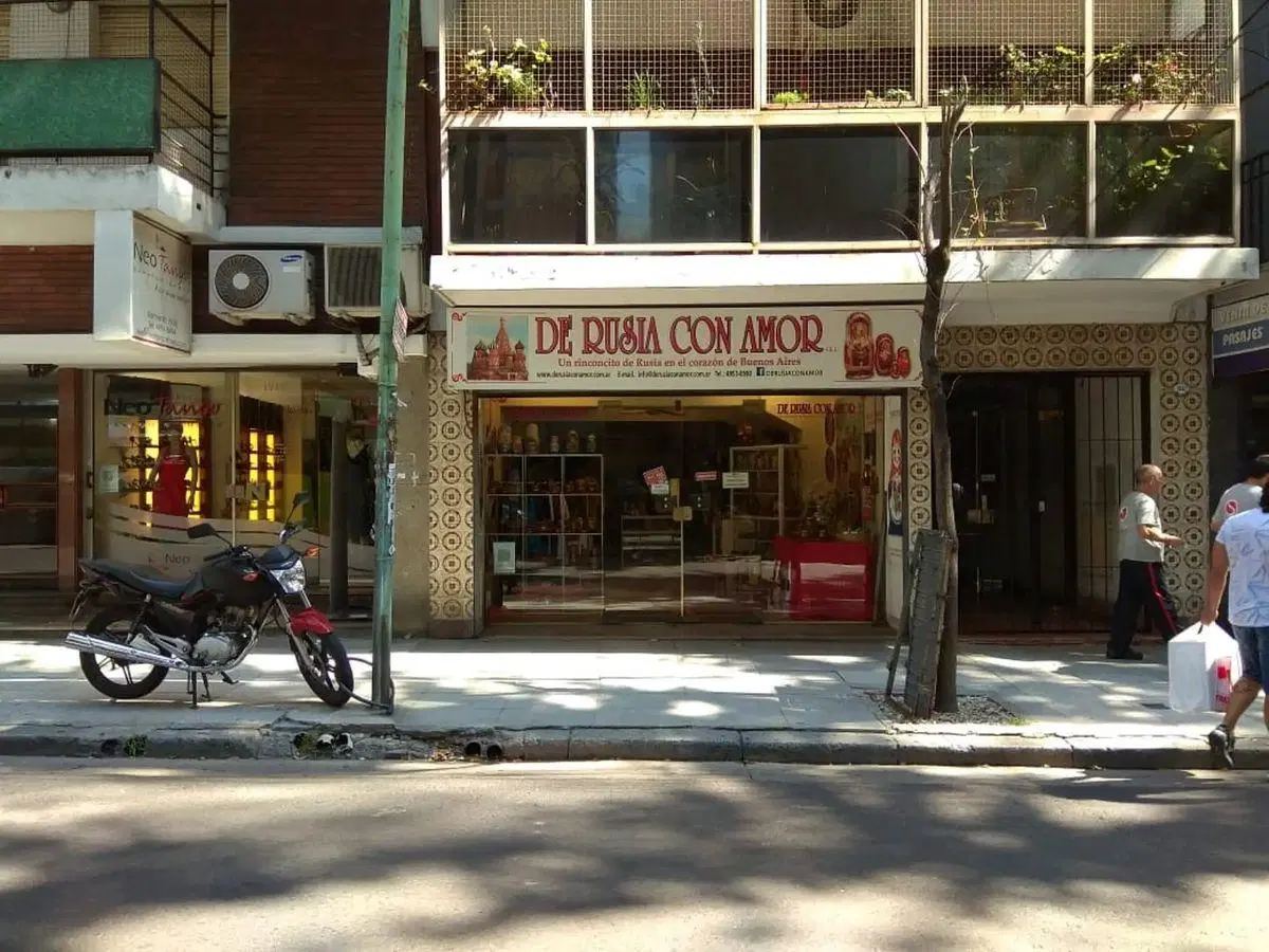 Local a la calle de 130m² y 4.50mts de frente con sótano, cocina y 2 baños en excelente ubicación! 1