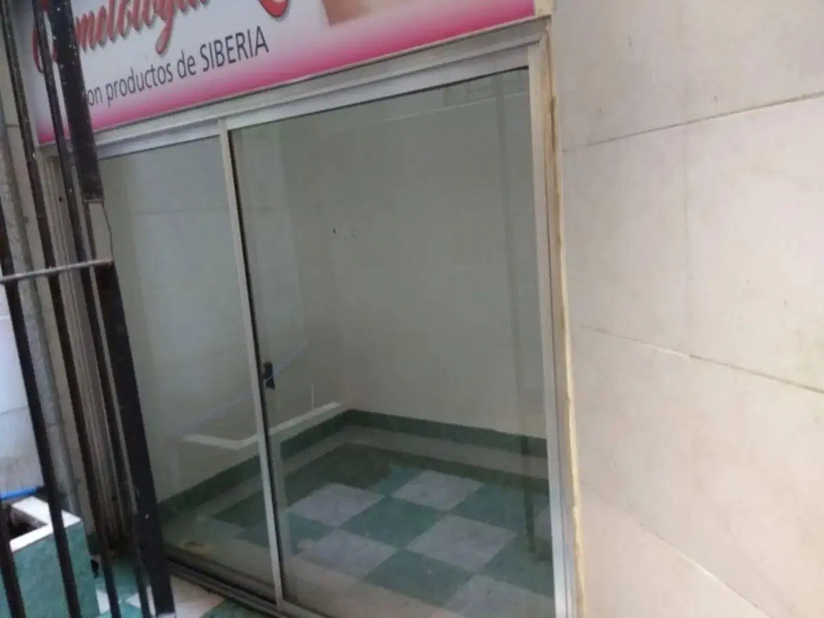 Local a la calle de 130m² y 4.50mts de frente con sótano, cocina y 2 baños en excelente ubicación! 4
