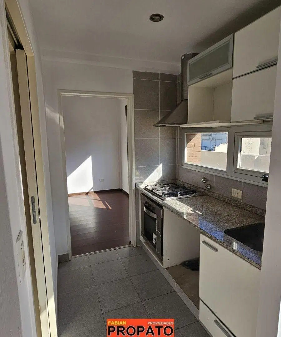 Depto semipiso de 2 ambientes moderno al frente con balcón terraza y cochera fija descubierta!! 2