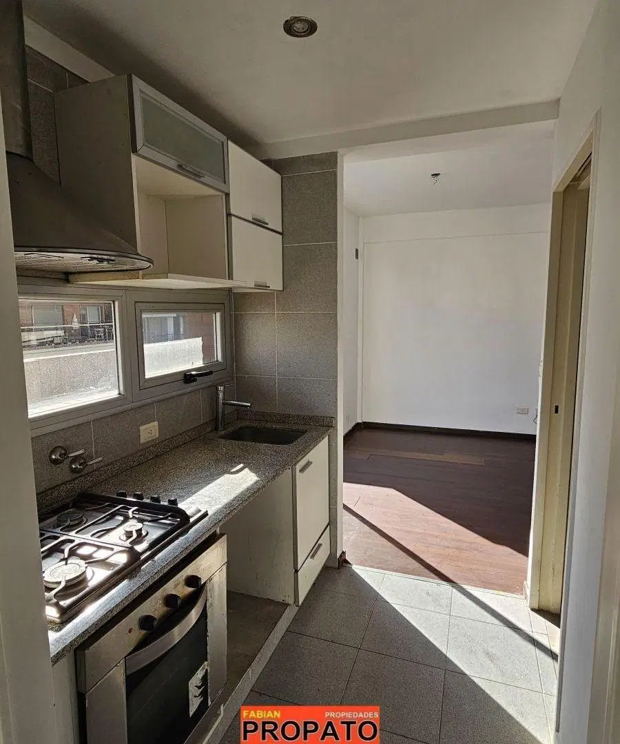 Depto semipiso de 2 ambientes moderno al frente con balcón terraza y cochera fija descubierta!! 5