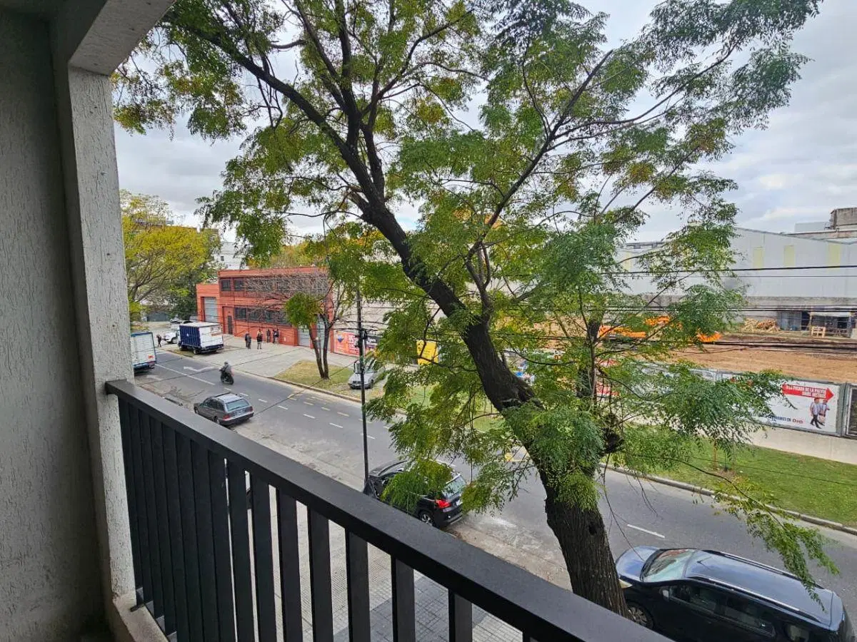 Depto monoambiente moderno al frente con balcon y baño completo! Edificio con SUM y bajas expensas!! 5