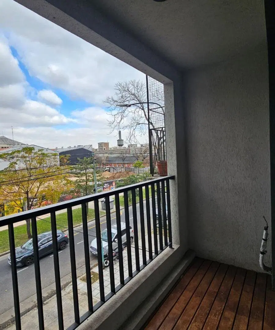 Depto monoambiente moderno al frente con balcon y baño completo! Edificio con SUM y bajas expensas!! 5