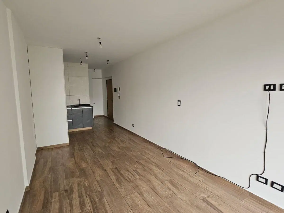 Depto monoambiente moderno al frente con balcon y baño completo! Edificio con SUM y bajas expensas!! 2