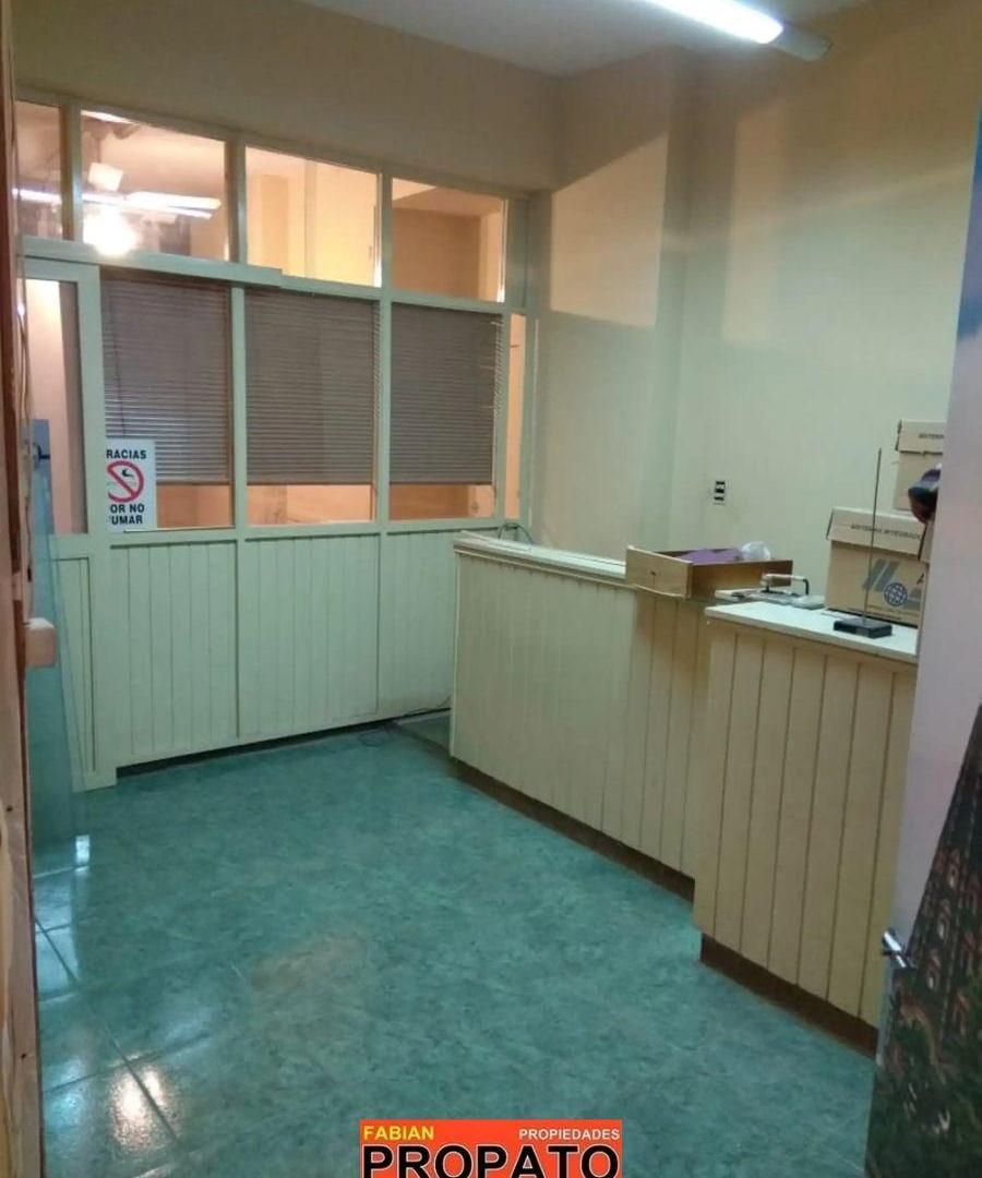 Foto de Local a La Calle de 130 m² con Sótano, Cocina y 2 Baños en Excelente, imagen 3