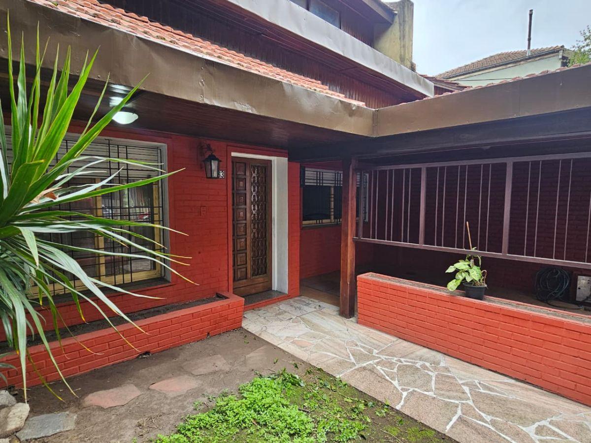 Foto de Casa 6 ambs en 2 plantas s/ lote propio de 8.66 x 29 con 3 baños, garage, parque, quincho y terraza!, imagen 1
