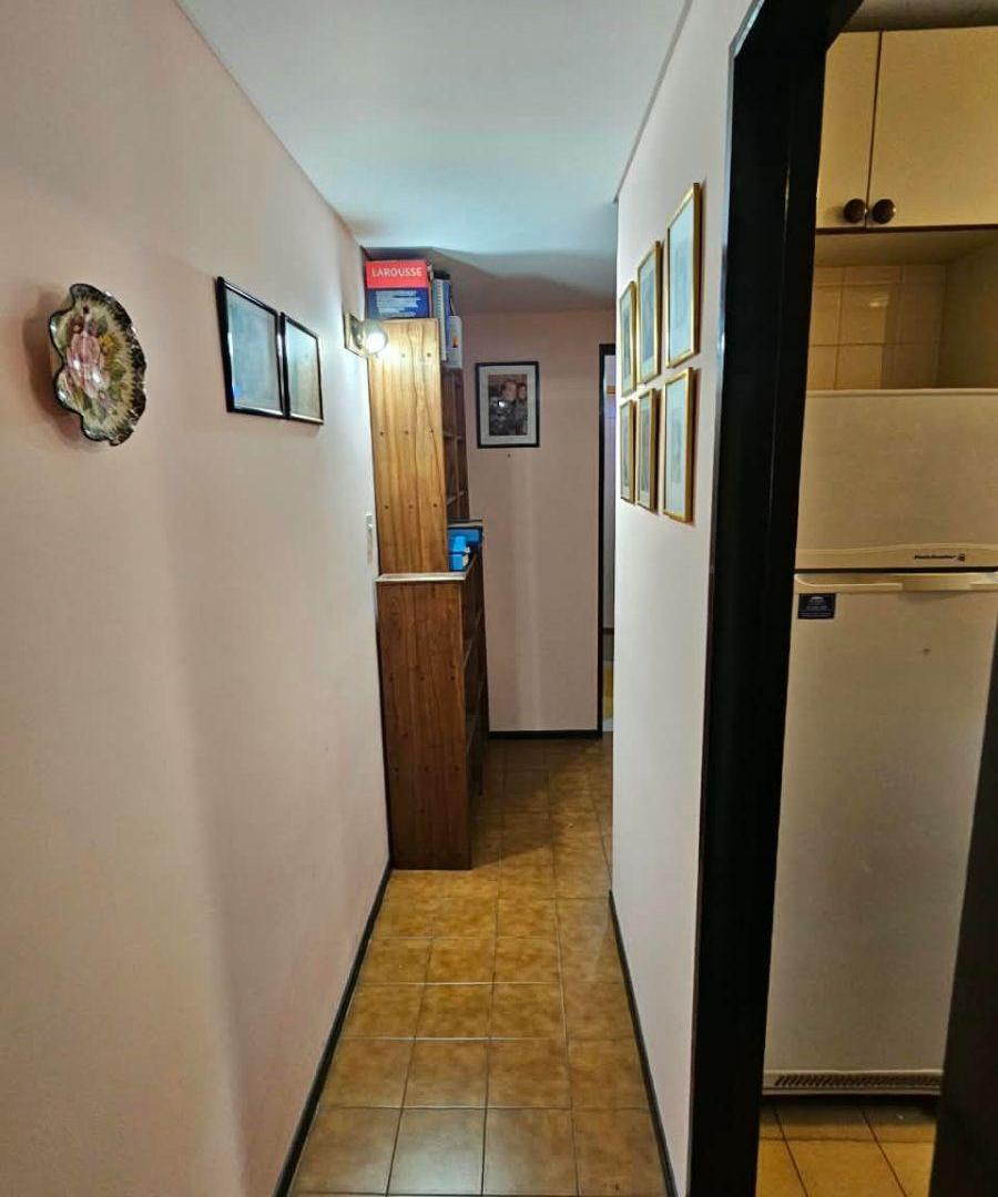 Foto de Depto de 2 ambientes al contrafrente con balcon corrido y cocina, imagen 3