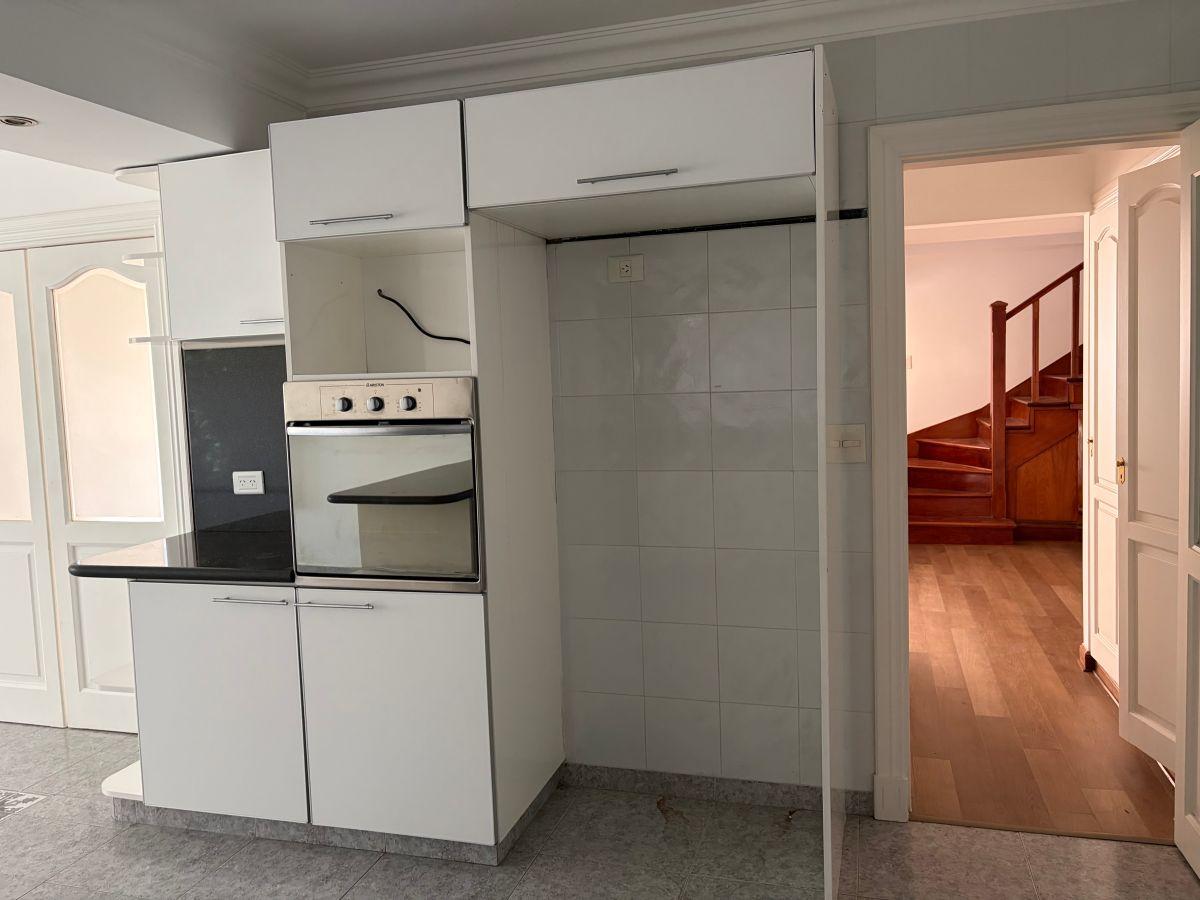 Foto de Casa de 400 m² con 4 dormitorios y de servicio en venta en Abril Club, imagen 2