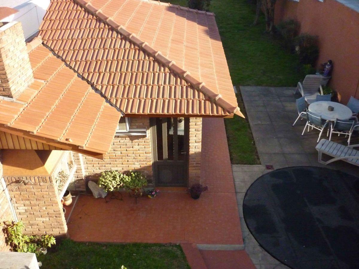 Foto de Casa tipo Chalet en venta 4 Dorm con quincho y piscina BERNAL, imagen 2