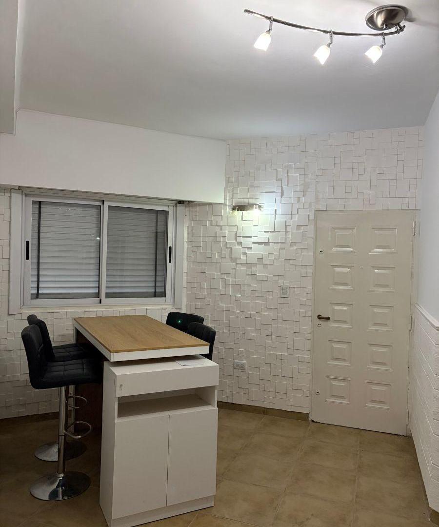 Foto de PH de 54 m² con 2 dormitorios en venta en Bernal Oeste, imagen 2