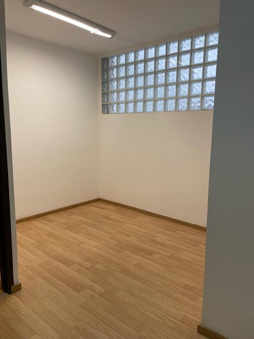 Foto de Gran Oficina en Venta en Edificio Moderno con 2 cocheras, imagen 4