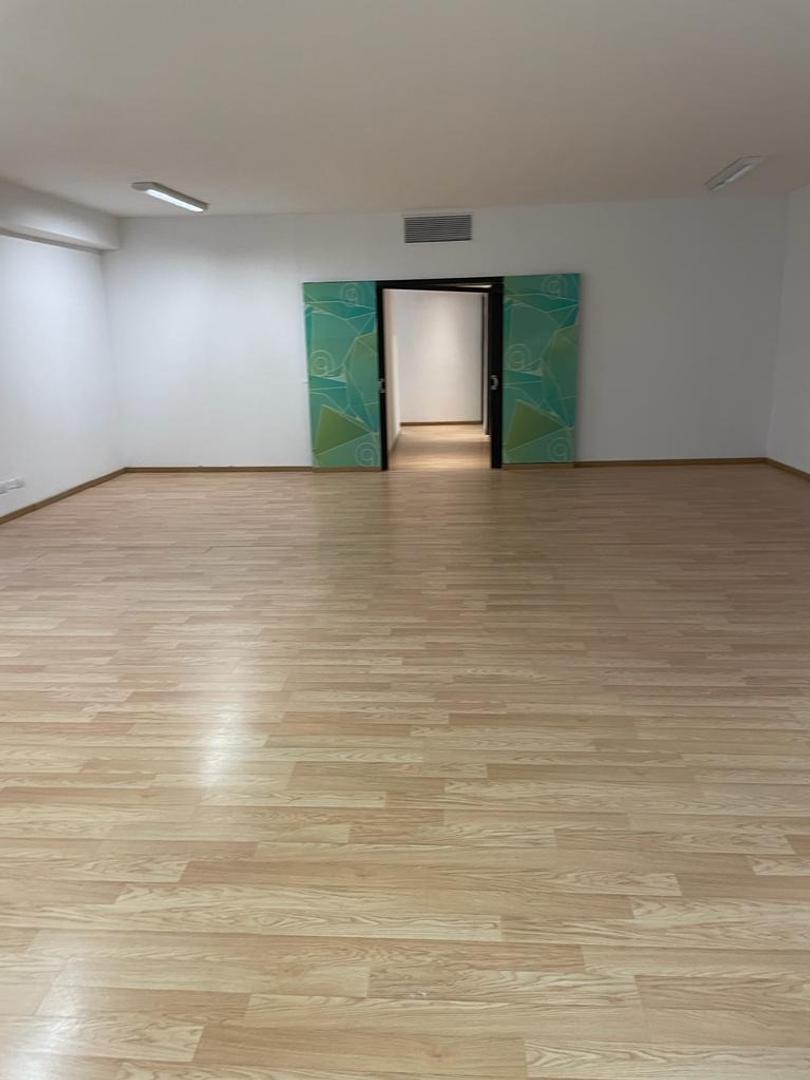 Foto de Gran Oficina en Venta en Edificio Moderno con 2 cocheras, imagen 3