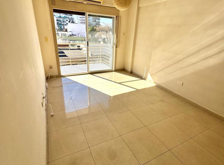HERMOSO 3 AMBIENTRES AL FRENTE CON BALCON TOILETTE COCINA COMEDOR LAVADERO 5