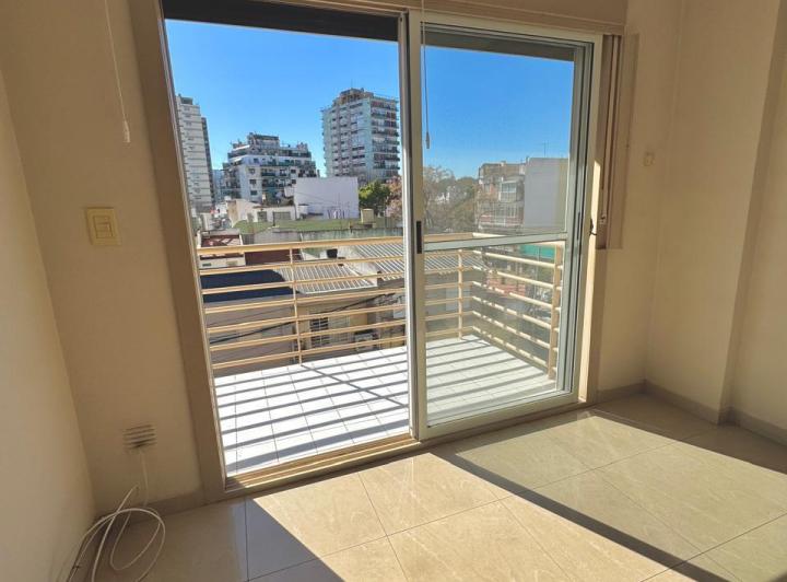 HERMOSO 3 AMBIENTRES AL FRENTE CON BALCON TOILETTE COCINA COMEDOR LAVADERO 1
