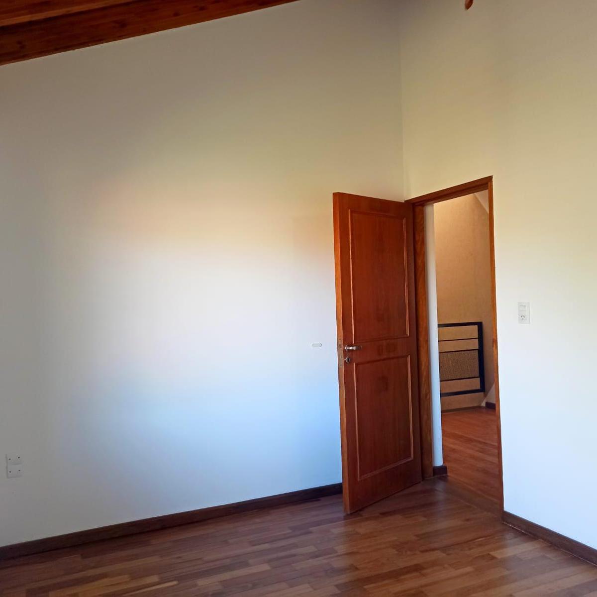 Casa en Venta - 4 Dorm. 5