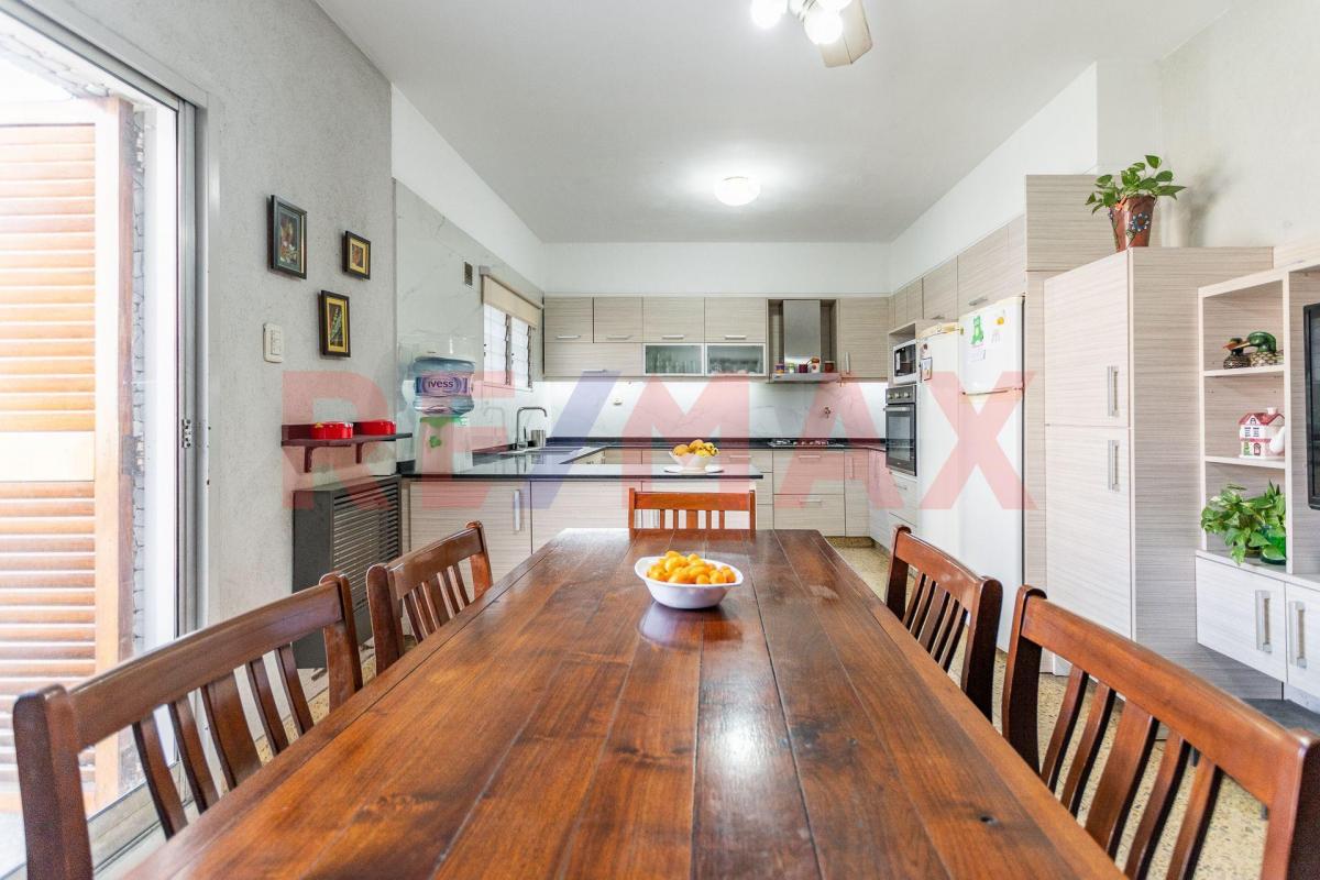 Venta Casa Tipo PH 6amb C/jardín, Terraza y Cochera 2
