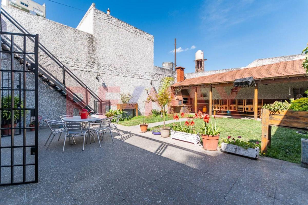 Venta Casa Tipo PH 6amb C/jardín, Terraza y Cochera 1