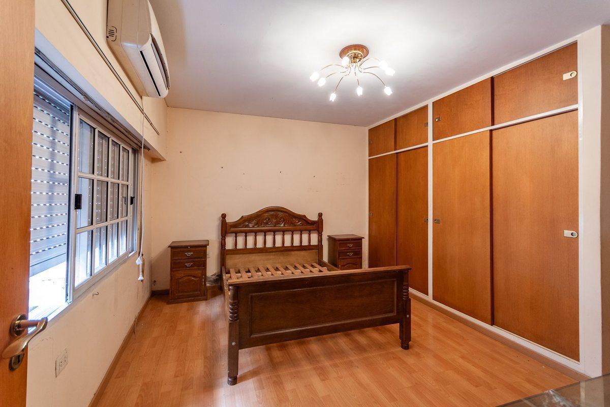 Venta Casa con Cochera en Parque Avellaneda 2