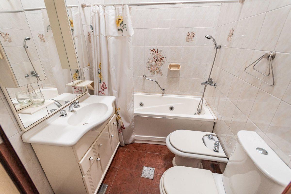 Venta Casa con Cochera en Parque Avellaneda 4