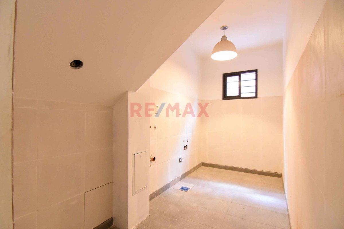 Venta Hermosa Casa 6 Amb en Barracas con Cocheras 2