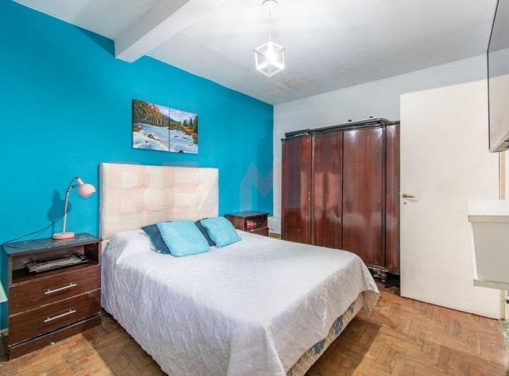 VENTA EN BLOQUE CASA + DPTOS, COCHERA Y LOCAL 3