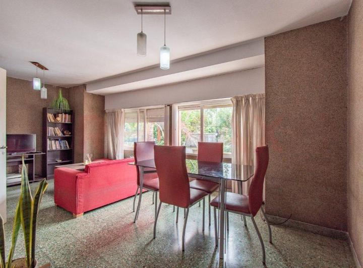 VENTA EN BLOQUE CASA + DPTOS, COCHERA Y LOCAL 2