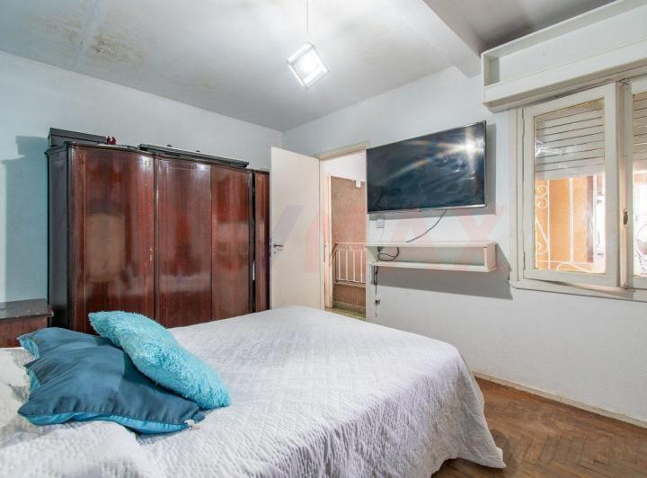 VENTA EN BLOQUE CASA + DPTOS, COCHERA Y LOCAL 4