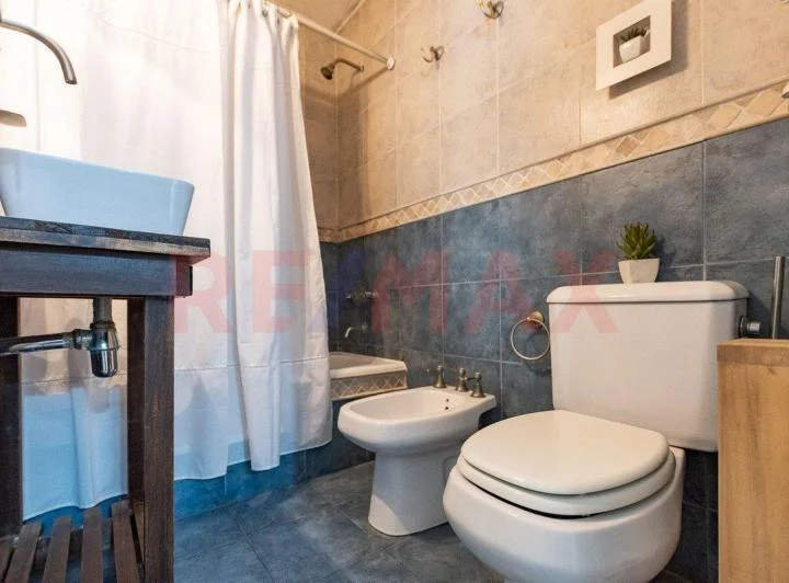 VENTA DEPTO. 4 AMBIENTES c/BALCÓN  y COCHERA 4