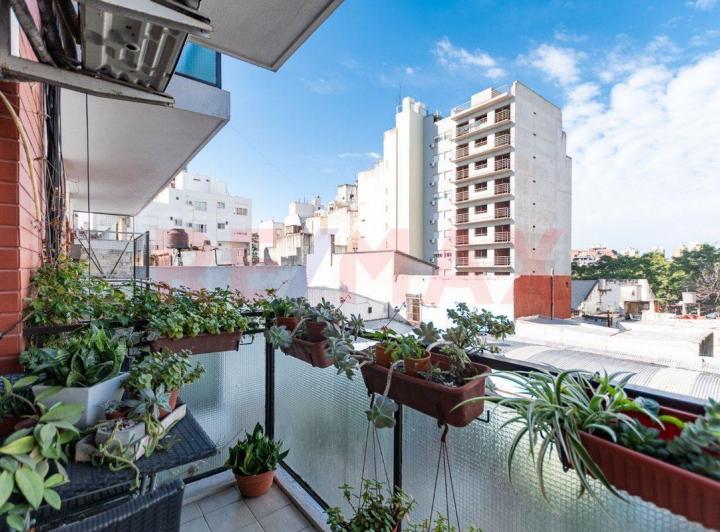 VENTA DEPTO. 4 AMBIENTES c/BALCÓN  y COCHERA 3